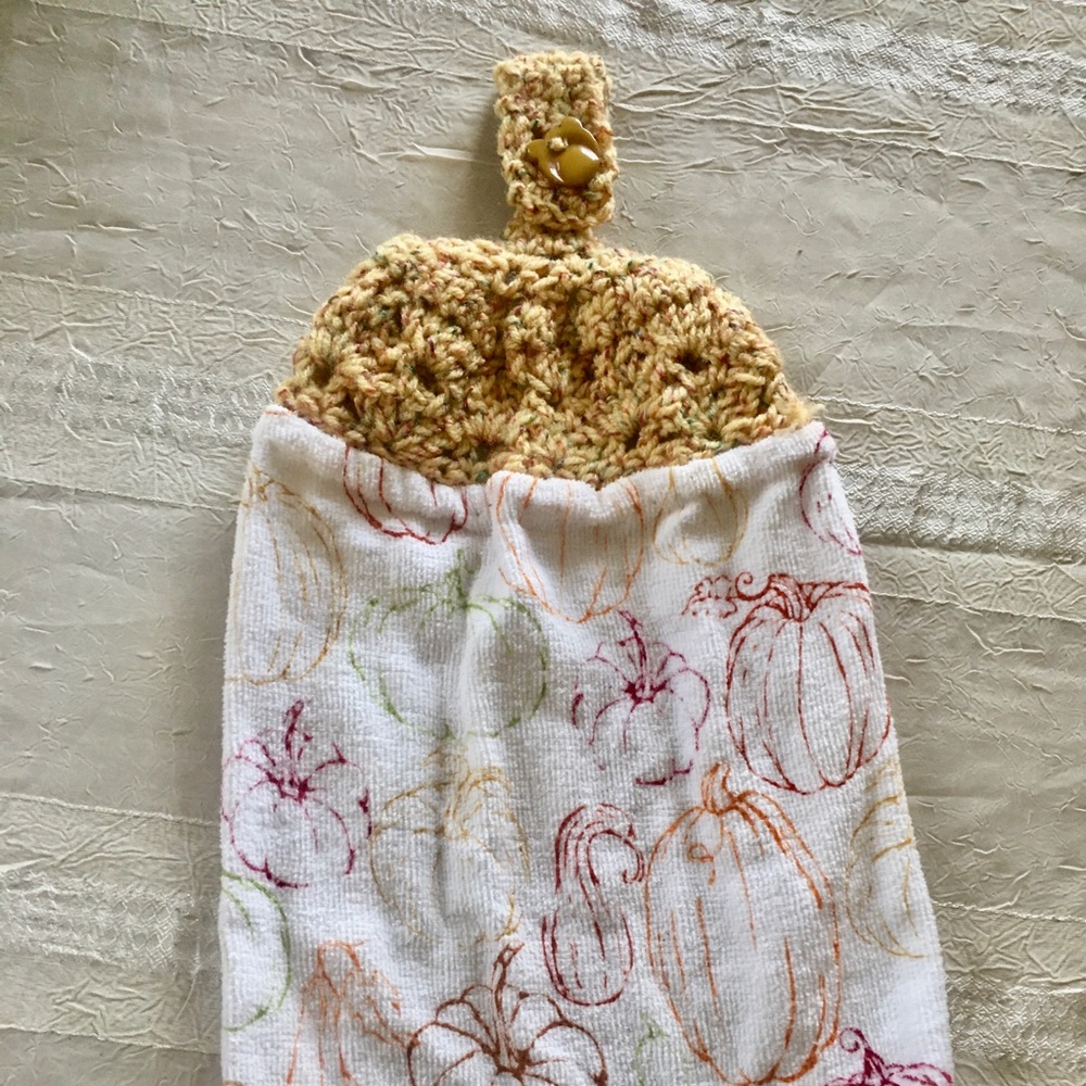 36281 KITCHEN TEA TOWELS PUMPKINS CROCHET TOP CAT BUTTON